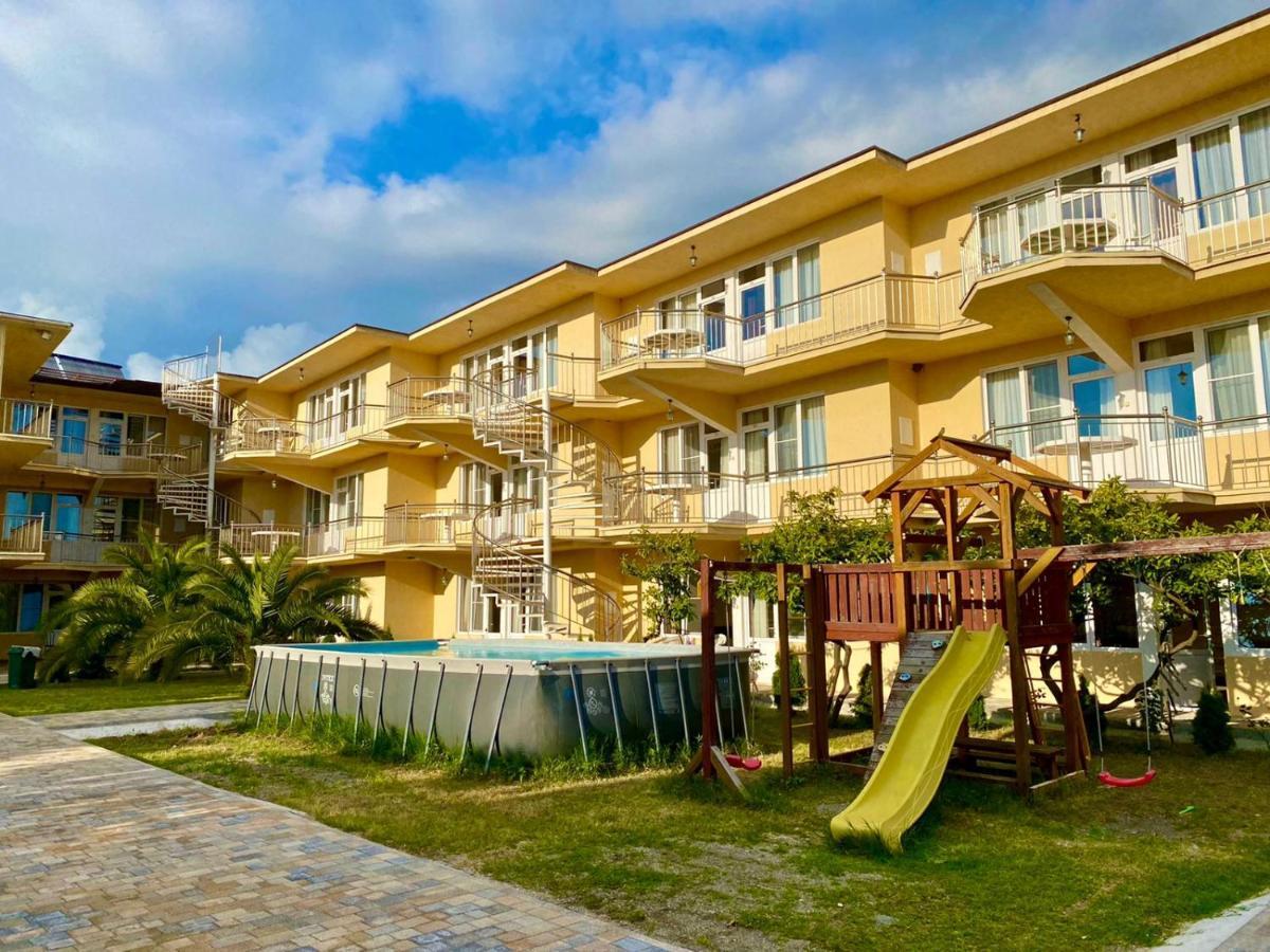 Mini Hotel Diva Alakhadzi Exterior photo